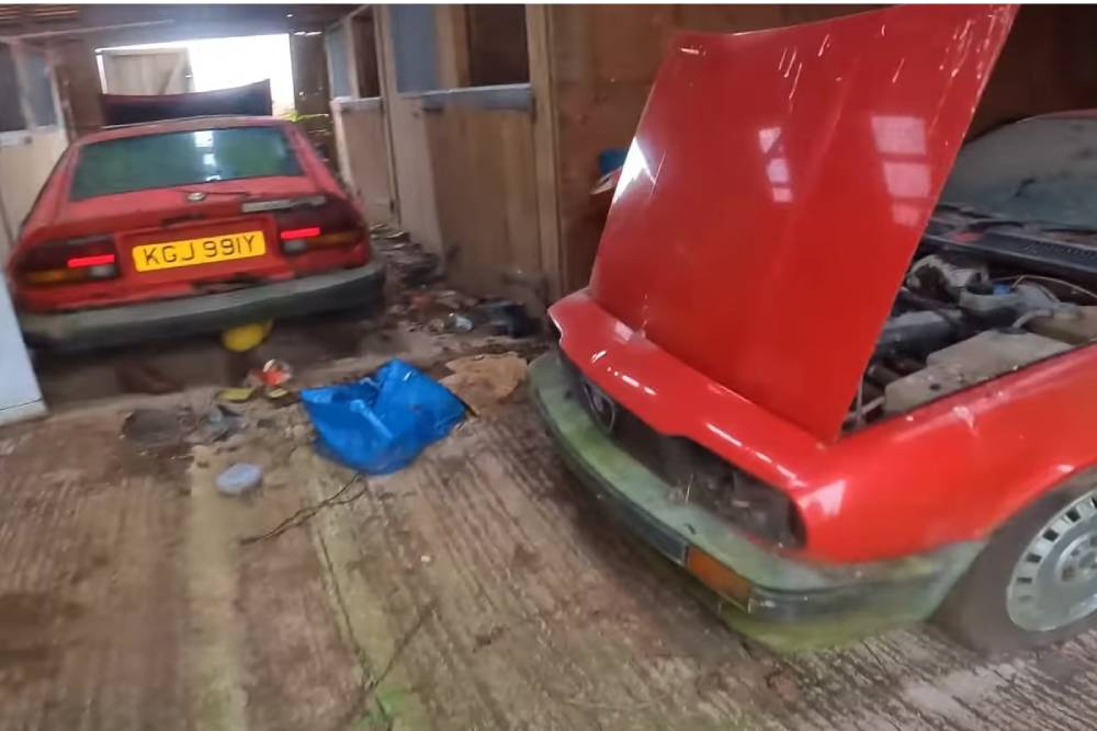 https://autogreeknews.gr/wp-content/uploads/2025/02/barn-find-hunter-explores-abandoned-farm-finds-hid.jpg