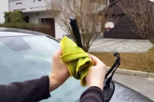 cleaning windshield wipers 03