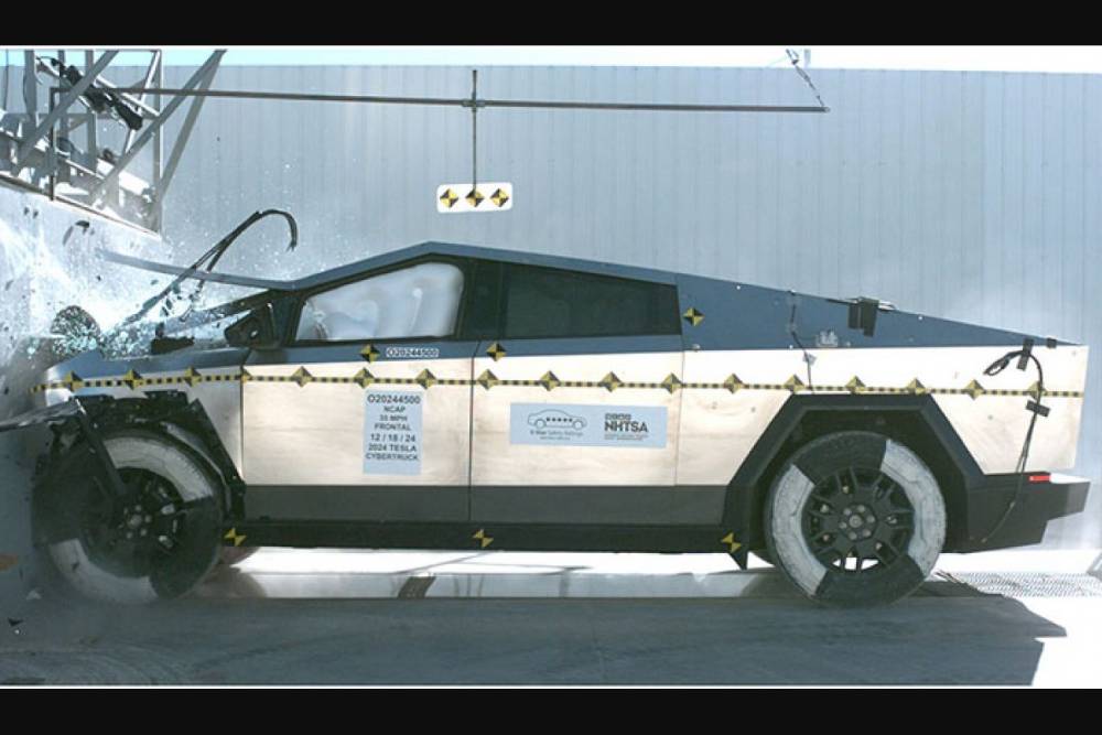 https://autogreeknews.gr/wp-content/uploads/2025/02/cybertruck-crash-test-02.jpg