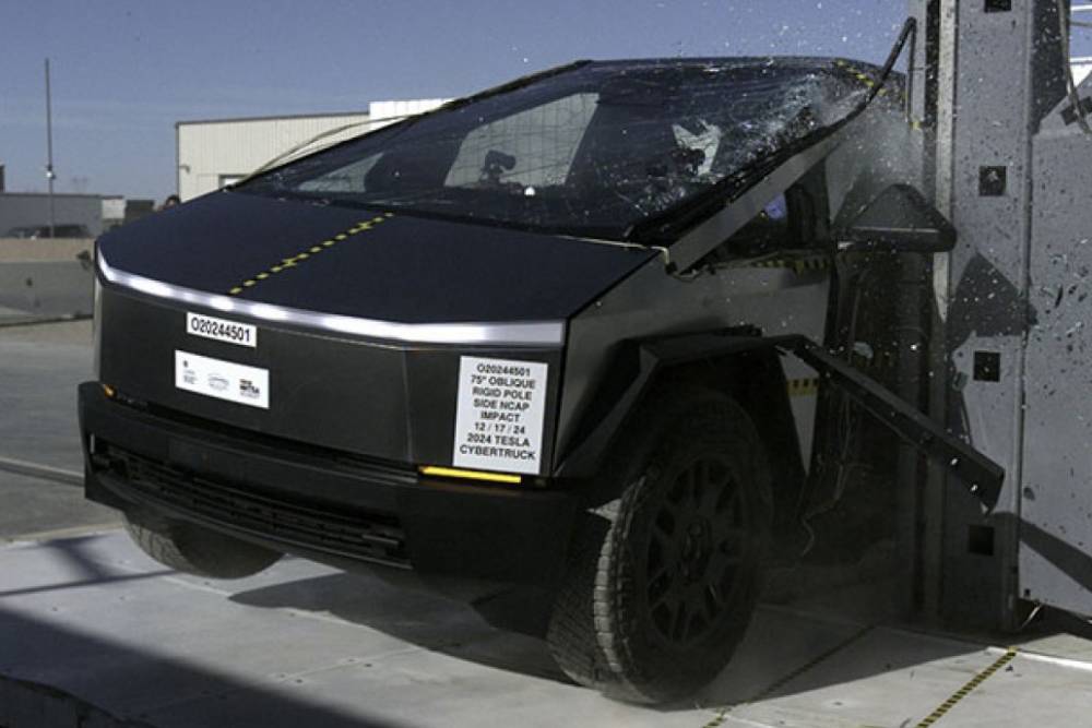 https://autogreeknews.gr/wp-content/uploads/2025/02/cybertruck-crash-test-04.jpg