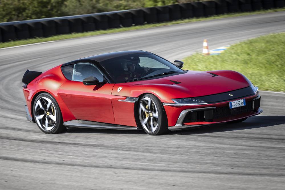 https://autogreeknews.gr/wp-content/uploads/2025/02/ferrari_12cilindri_62.jpg