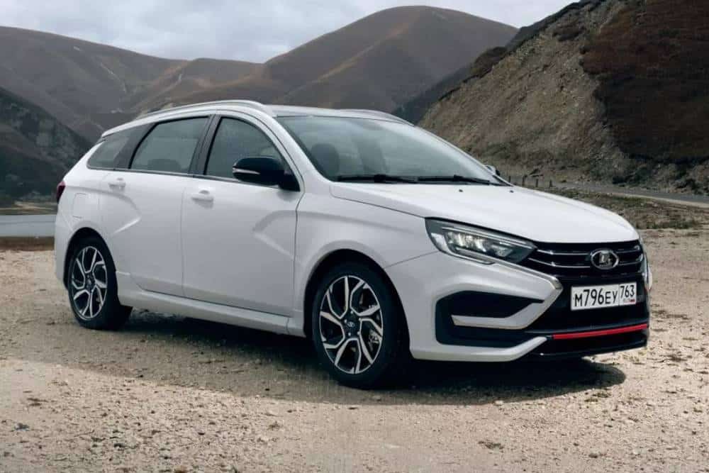 https://autogreeknews.gr/wp-content/uploads/2025/02/lada-vesta-sportline-09.jpg