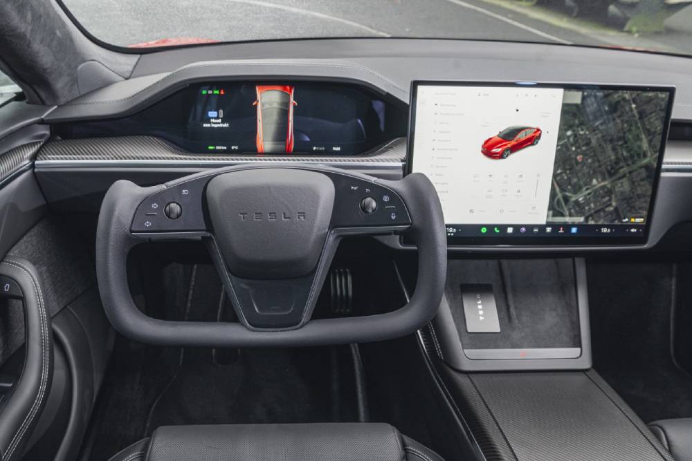 https://autogreeknews.gr/wp-content/uploads/2025/02/latest-virtual-refresh-for-tesla-model-s-brings-la-4.jpg