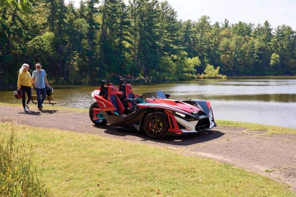 https://autogreeknews.gr/wp-content/uploads/2025/02/polaris-slingshot-10-03.jpg