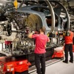 porsche-911-assembly-line (1)