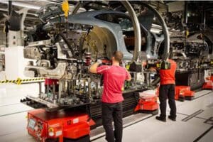 porsche-911-assembly-line (1)