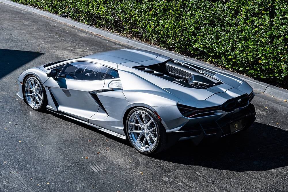 https://autogreeknews.gr/wp-content/uploads/2025/02/silver-lowered-lambo-revuelto-is-waiting-for-summe-2.jpg