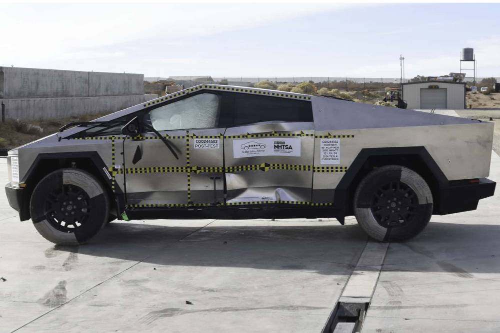https://autogreeknews.gr/wp-content/uploads/2025/02/tesla-cybertruck-nhtsa-crash-test-1.jpg