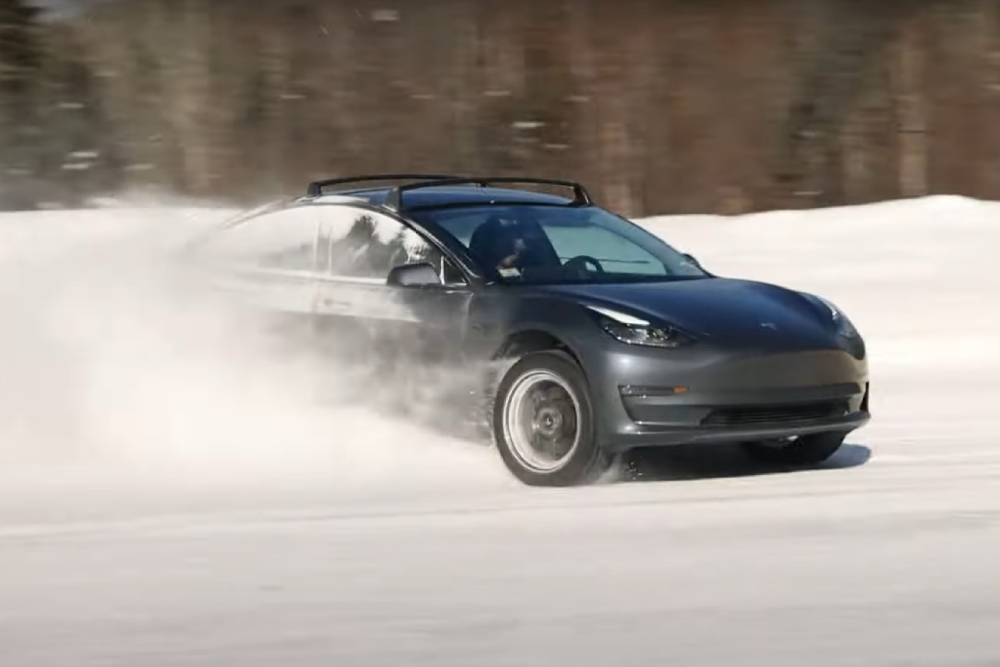https://autogreeknews.gr/wp-content/uploads/2025/02/tesla-model-3-rally-03.jpg