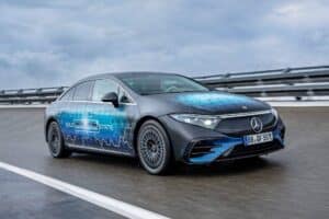 this-mercedes-benz-eqs-is-the-first-lithium-metal- (1)