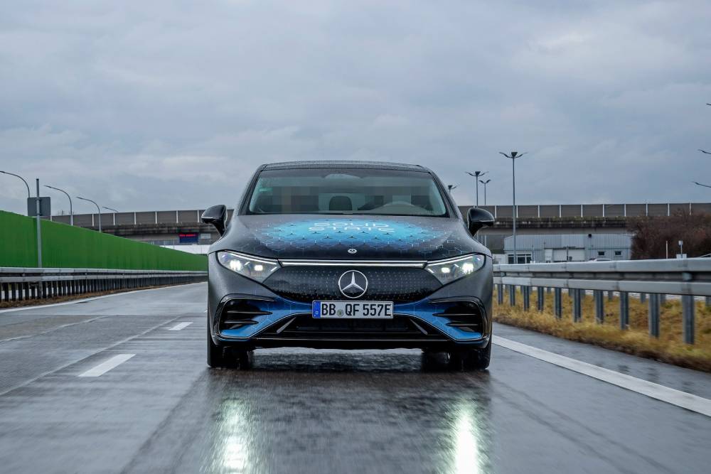 https://autogreeknews.gr/wp-content/uploads/2025/02/this-mercedes-benz-eqs-is-the-first-lithium-metal-2.jpg