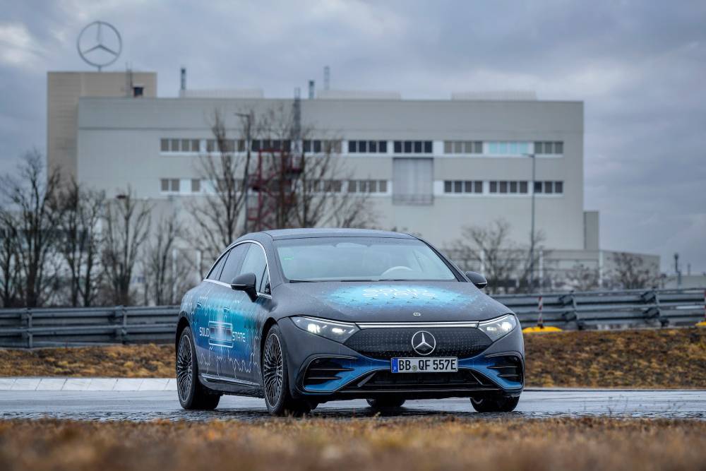 https://autogreeknews.gr/wp-content/uploads/2025/02/this-mercedes-benz-eqs-is-the-first-lithium-metal-3.jpg