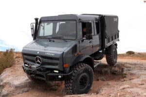 watch-385k-mercedes-benz-unimog-truck-breeze-throu (1)