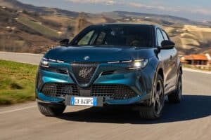 Alfa-Romeo-Junior-Ibrida-Q4-(1)