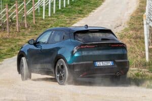 Alfa-Romeo-Junior-Ibrida-Q4-(10)