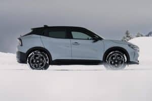 Alfa-Romeo-Junior-Ibrida-Q4-(4)