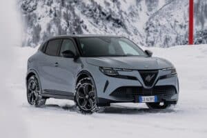 Alfa-Romeo-Junior-Ibrida-Q4-(6)