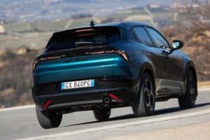 Alfa-Romeo-Junior-Ibrida-Q4-(8)