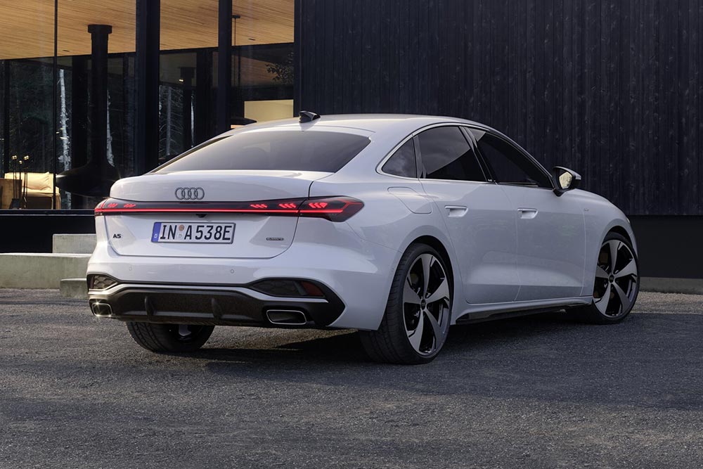 https://autogreeknews.gr/wp-content/uploads/2025/03/Audi-A5-e-hybrid-3.jpg