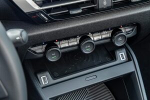 Citroen C4 1.2 Hybrid 136 hp (28)