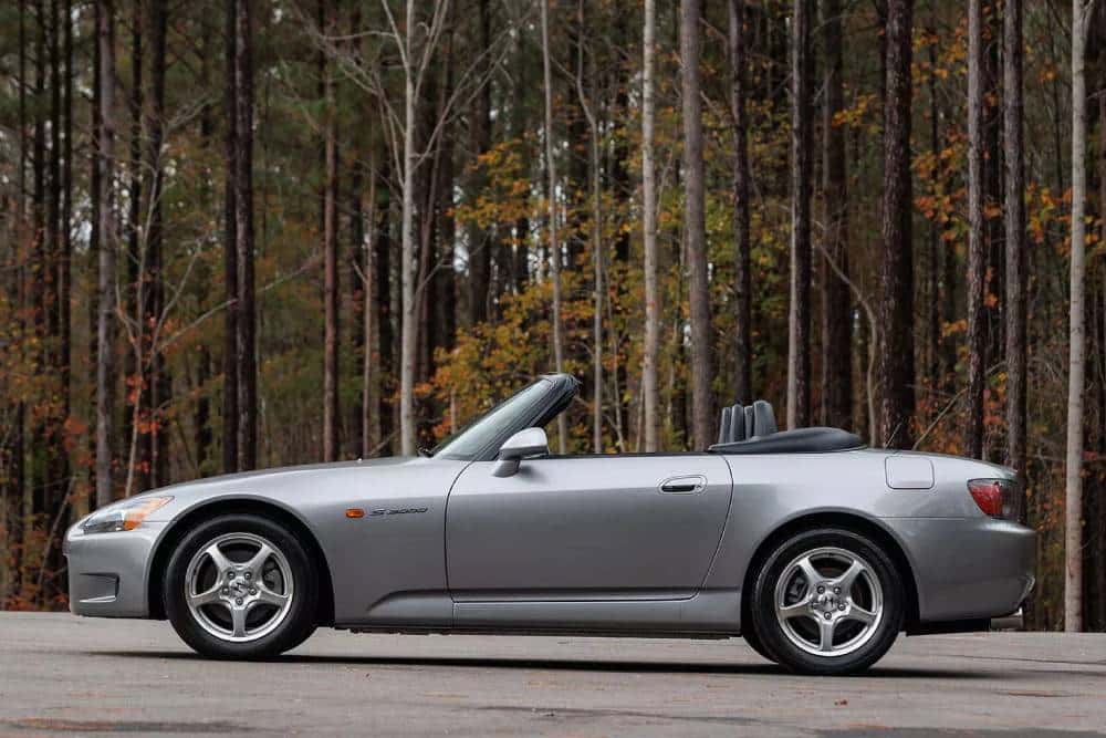 https://autogreeknews.gr/wp-content/uploads/2025/03/Honda-S2000-Auction-Low-Miles-11.jpg