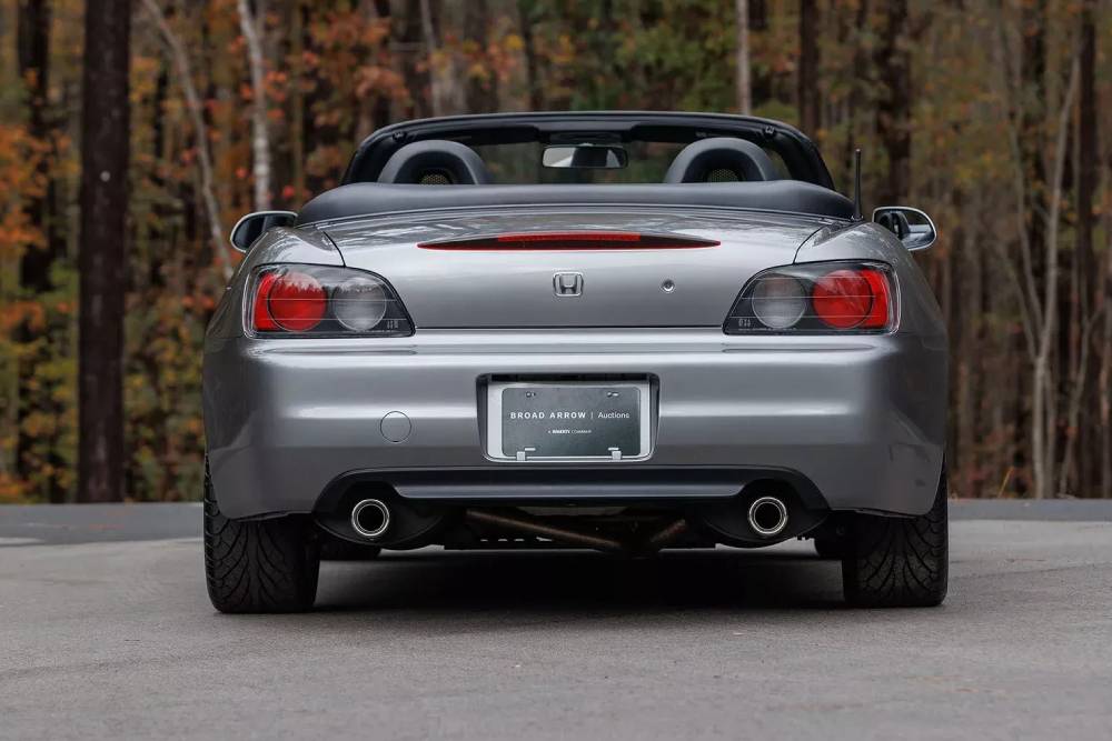 https://autogreeknews.gr/wp-content/uploads/2025/03/Honda-S2000-Auction-Low-Miles-5.jpg