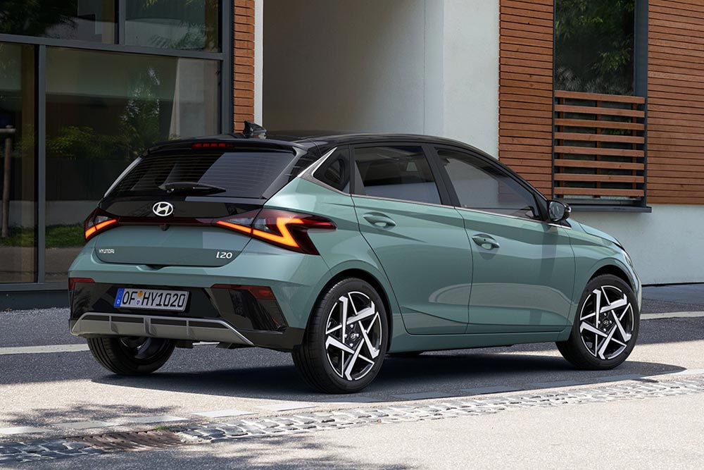 https://autogreeknews.gr/wp-content/uploads/2025/03/Hyundai-i20-static-rear.jpg