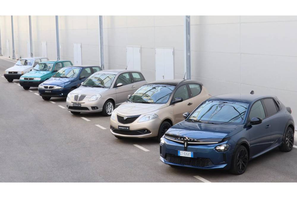 https://autogreeknews.gr/wp-content/uploads/2025/03/Lancia-Ypsilon-Generations-2048x1152-1.jpg
