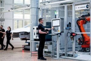 Mercedes-Benz-Robot-Factory-2-2048×1366