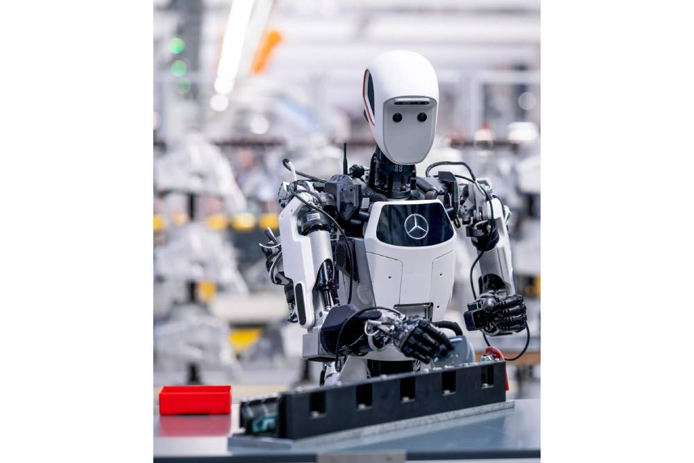 https://autogreeknews.gr/wp-content/uploads/2025/03/Mercedes-Benz-Robot-Factory-8-scaled-1.jpg