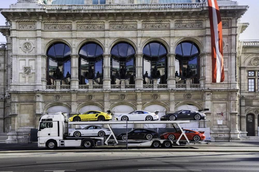 https://autogreeknews.gr/wp-content/uploads/2025/03/Six-Cars-One-Truck-The-Delivery-Mileage-Porsche-Co-2.jpg