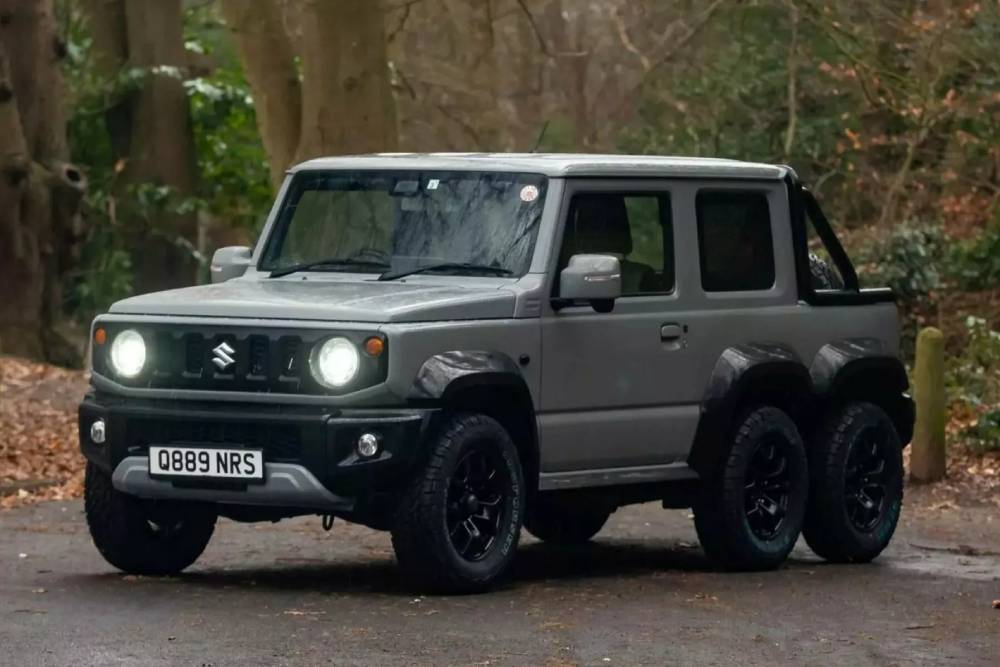 https://autogreeknews.gr/wp-content/uploads/2025/03/Suzuki-Jimny-6x4-1-2048x1229-1.jpg