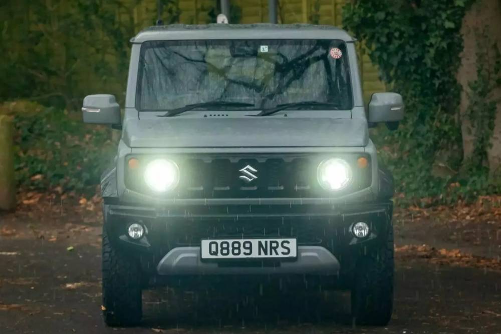 https://autogreeknews.gr/wp-content/uploads/2025/03/Suzuki-Jimny-6x4-4-2048x1229-1.jpg