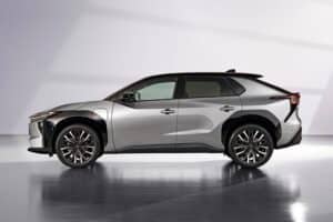 Toyota-bz4x-2025-(12)