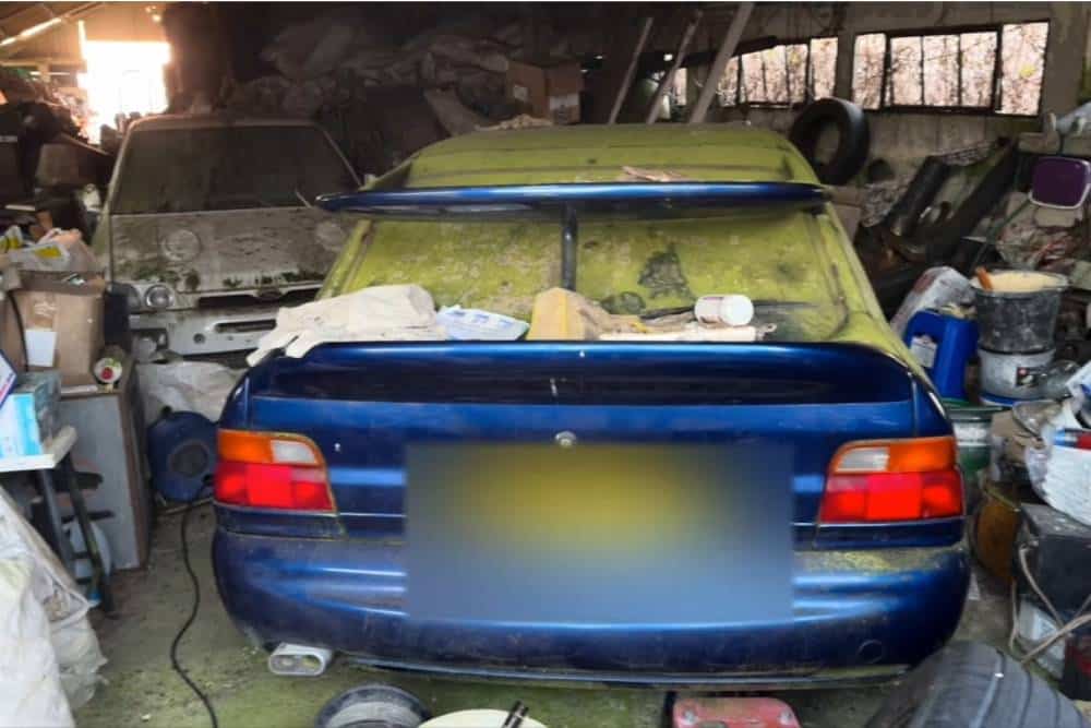 https://autogreeknews.gr/wp-content/uploads/2025/03/abandoned-escort-cosworth-02.jpg