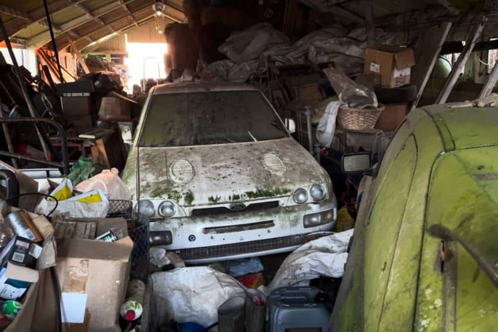 https://autogreeknews.gr/wp-content/uploads/2025/03/abandoned-escort-cosworth-03.jpg