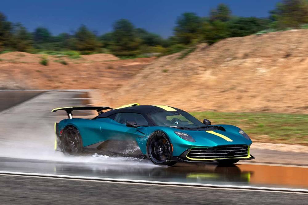 https://autogreeknews.gr/wp-content/uploads/2025/03/aston-martin-valhalla-final-validation-testing-7.jpg