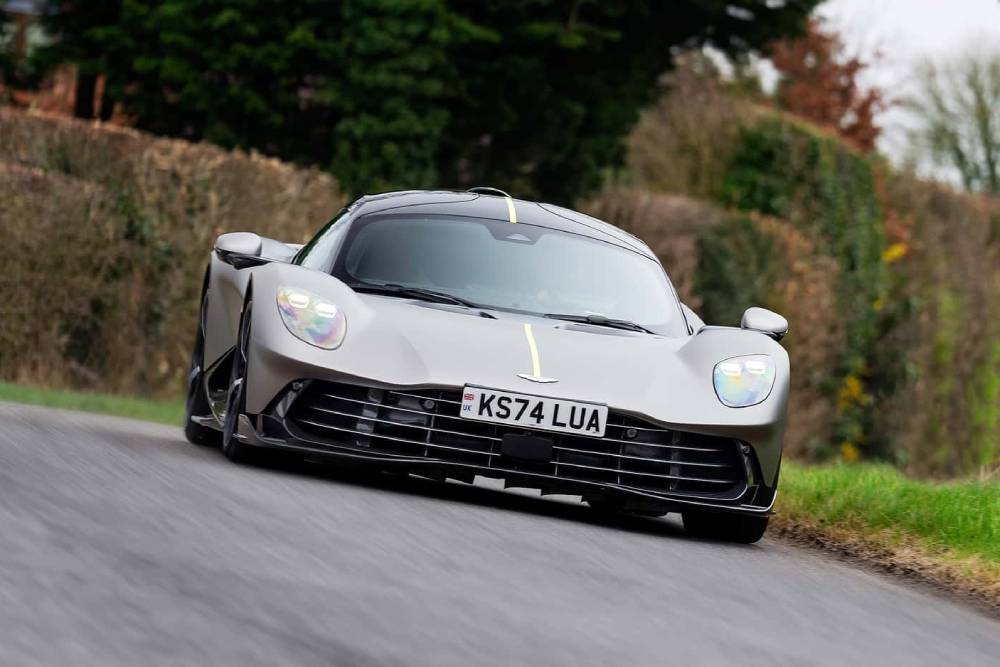 https://autogreeknews.gr/wp-content/uploads/2025/03/aston-martin-valhalla-final-validation-testing.jpg