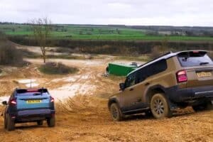 duster vs land cruiser 03