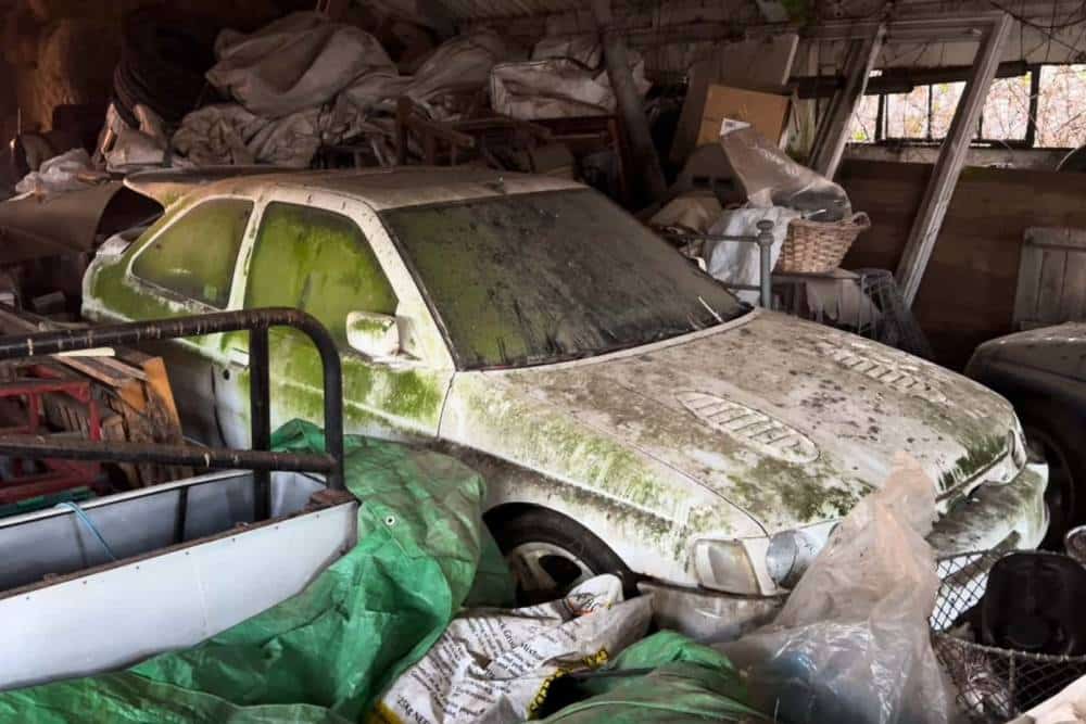 https://autogreeknews.gr/wp-content/uploads/2025/03/ford-escort-rs-cosworth-barn-find.jpg