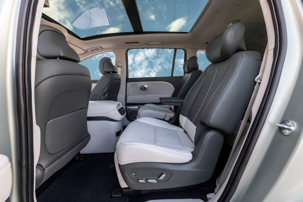https://autogreeknews.gr/wp-content/uploads/2025/03/hyundai-ioniq-9-electric-family-hauler-now-in-prod-13.jpg