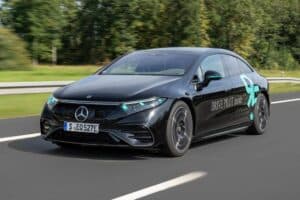 if-you-see-a-mercedes-benz-flashing-turquoise-ligh (1)