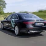 if-you-see-a-mercedes-benz-flashing-turquoise-ligh (4)