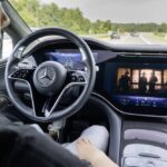 if-you-see-a-mercedes-benz-flashing-turquoise-ligh (5)