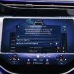 if-you-see-a-mercedes-benz-flashing-turquoise-ligh (9)