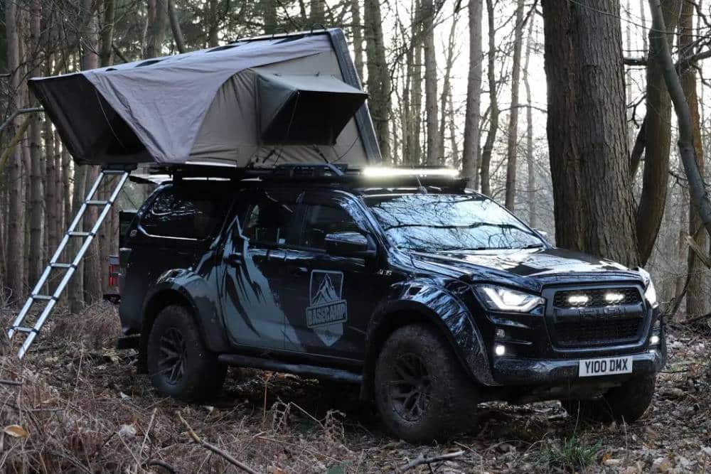 https://autogreeknews.gr/wp-content/uploads/2025/03/isuzu-d-max-basecamp.jpg