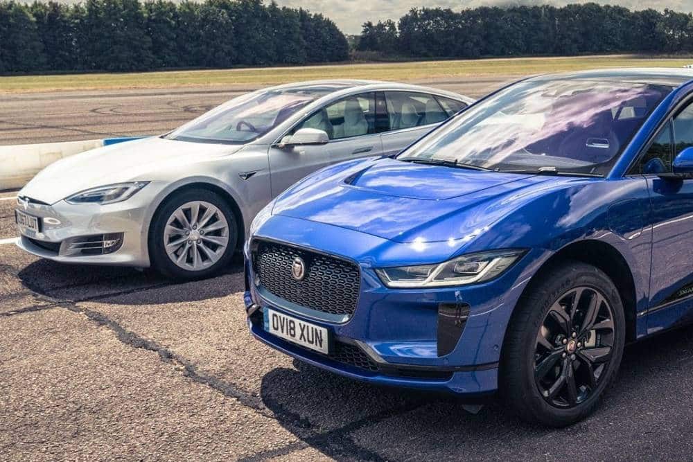 https://autogreeknews.gr/wp-content/uploads/2025/03/jaguar-i-pace-vs-tesla-model-s.jpg