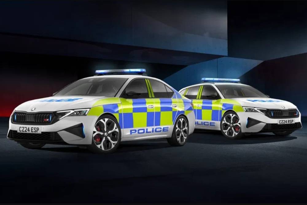 https://autogreeknews.gr/wp-content/uploads/2025/03/skoda-octavia-rs-police-car.jpg