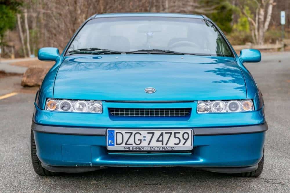 https://autogreeknews.gr/wp-content/uploads/2025/03/this-1992-opel-calibra-is-one-of-10-in-the-us-a-re-8.jpg