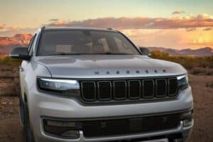 2025-Jeep-Wagoneer-Overland-415-5-2048×1366